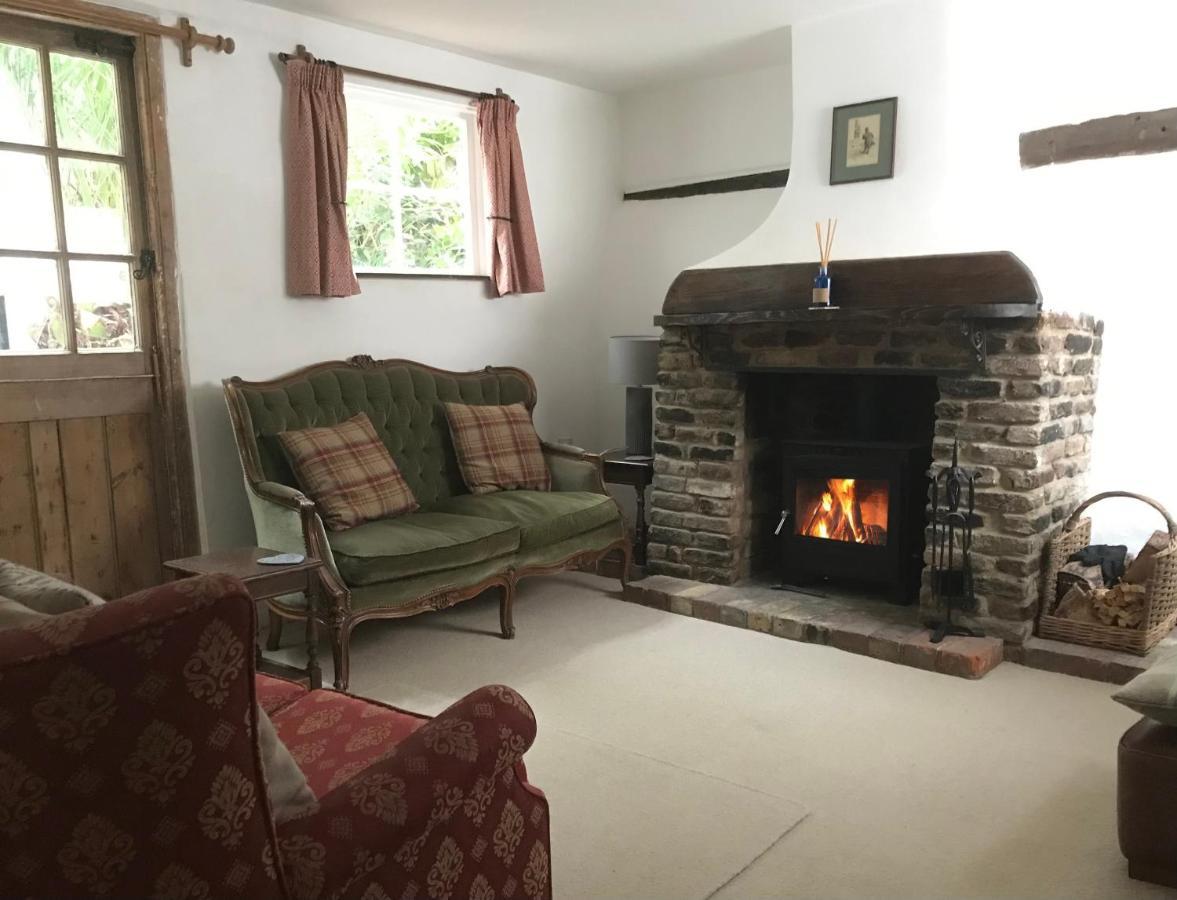 Tudor Cottage Sandwich Bagian luar foto